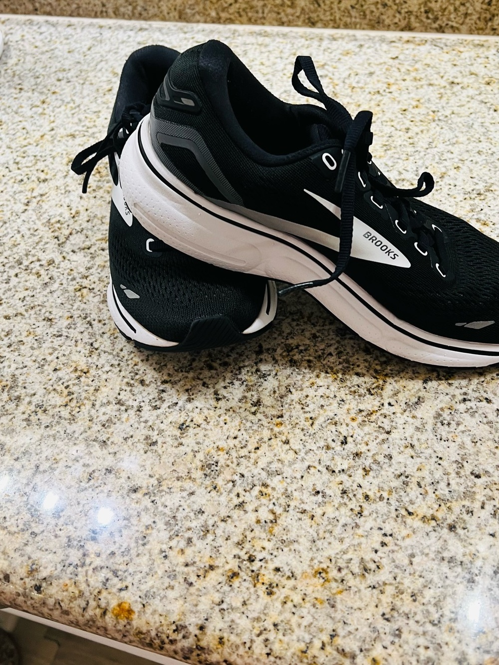Brooks  Ghost Black and White Women’s  Running Sneakers size 7 - Picture 2 of 5